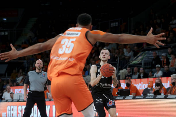 在不久前的 在不久前的